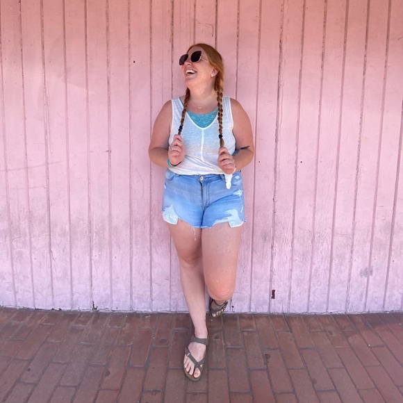 Meet your Posher, Jenny - Picture 2 of 2